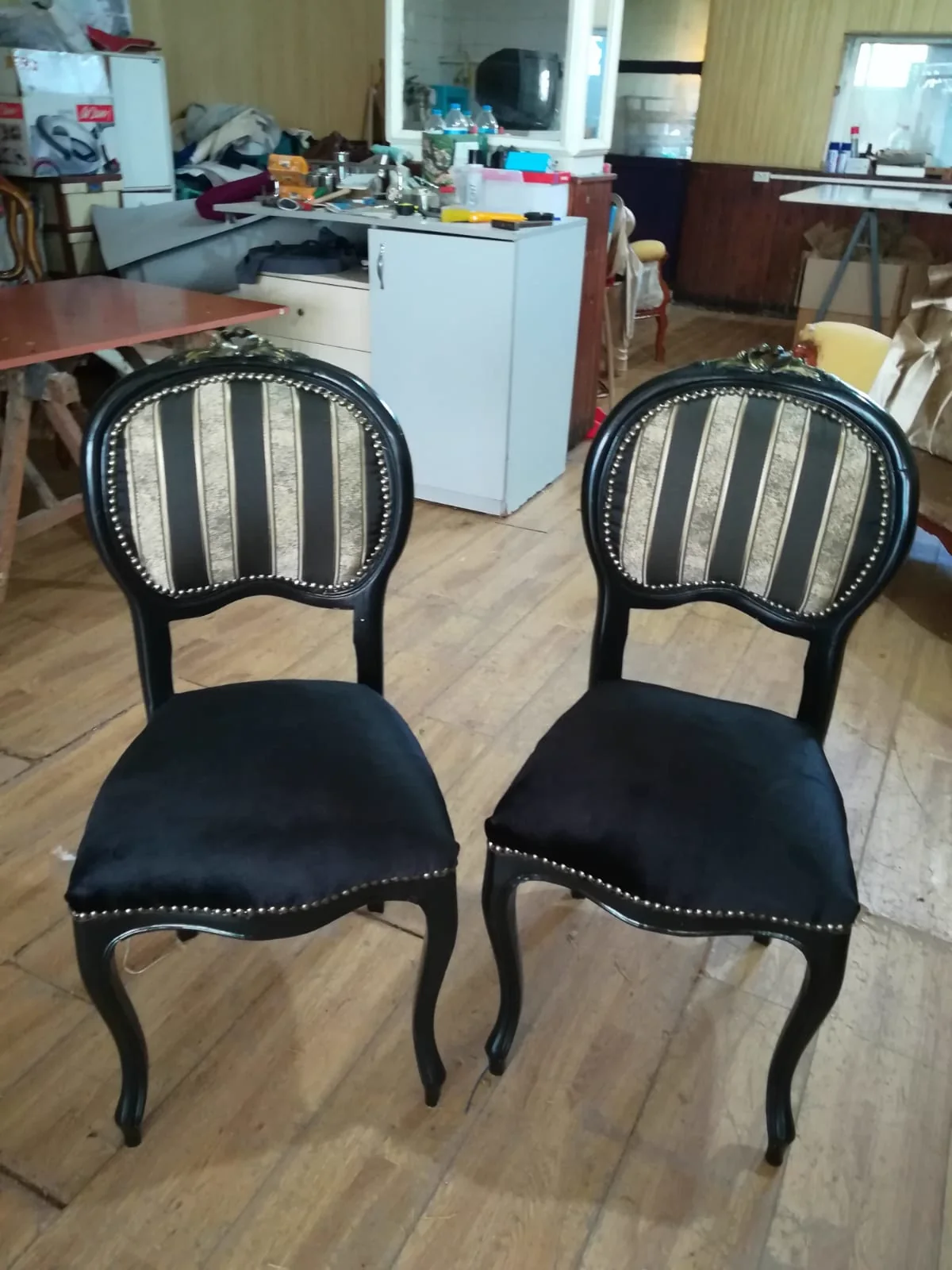 Klasik Kabaralı Sandalye Takımı 1 — Çalışkan Koltuk Döşeme
