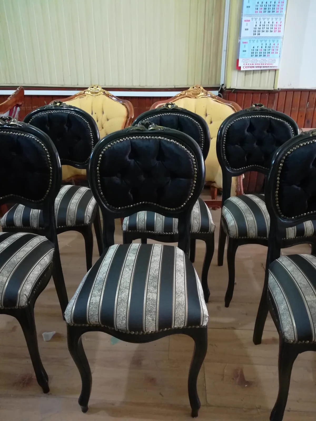 Klasik Kabaralı Sandalye Takımı 2 — Çalışkan Koltuk Döşeme