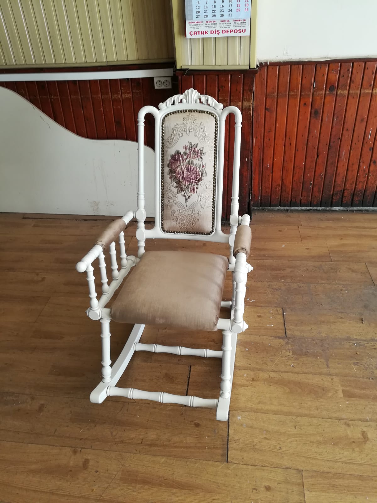 Klasik Sallanan Dinlenme Sandalyesi