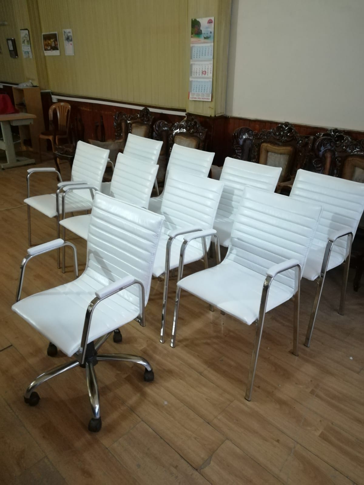 Kaynarca Diş Kliniği Bekleme Koltukları